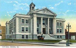 bristolcityhall.jpg
This is a linen era (1930-45) postcard.
