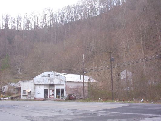 100_1348.jpg
This is a photo of the old Mathieson Alkali Works Company Store at Allison Gap.  The building is now used for a flea market.  Photo by Jeff Weaver, March 26, 2006.
