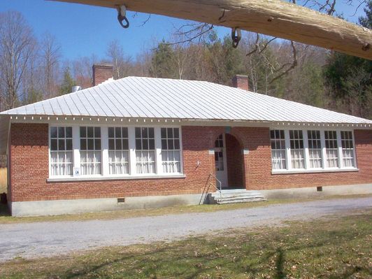 100_1425.jpg
The Nebo Community Center was formerly the Nebo School.  Photo April 2, 2006 by Jeff Weaver
