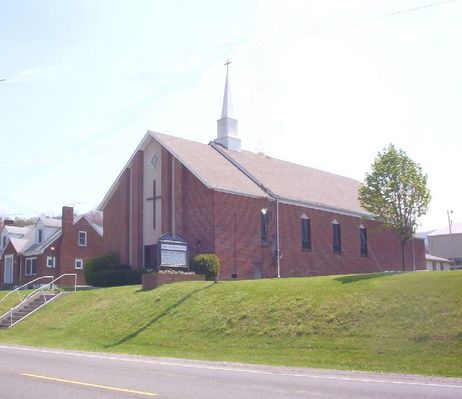 100_1538.jpg
April 14, 2006 by Jeff Weaver.  This is the old building for this church.
