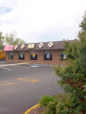 100_1709.jpg
Business located on Lee Highway in Chilhowie.  They make a wonderful burger.  Photo April 26, 2006 by Jeff Weaver.
