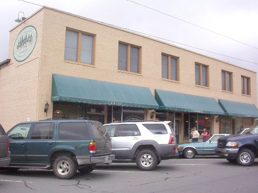 100_1780.jpg
This building is the former home of Ray Hardware.  Photo October 20, 2006 by Jeff Weaver.
