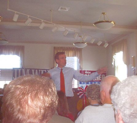 100_1849.jpg
Governor Mark Warner is shown speaking in this November 4, 2006 photo taken at the Marion Town Hall.  Photo by Jeff Weaver.
