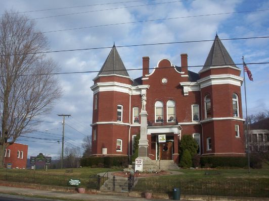 Independence - 1908 Grayson County Court House
Photo November 29, 2006 by Jeff Weaver.
