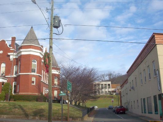 100_1881.jpg
The 1908 Grayson County Court House is in the foreground, and the new court house is in the background.  Photo November 29, 2006 by Jeff Weaver.
