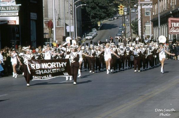 6870AND71122.jpg
R. B. WORTHY HIGH SCHOOL SHAKER BAND / SOUTHEASTERN BAND FESTIVAL / BRISTOL, VA.-TN. / OCT. 1968.  Courtesy of Don Smith [email]dsmith1043@comcast.net[/email]
