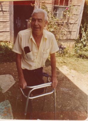 916.jpg
Son of Elihu Weaver, lived at Wolf Knob, Grayson County, VA.  Photo taken 1978.
