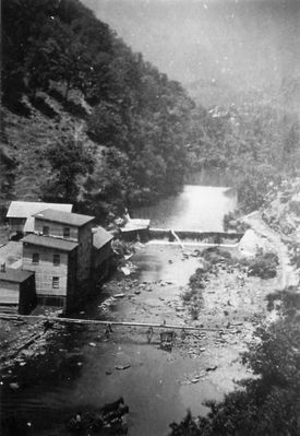 AUG3SALTVILLEOLDPICS727.jpg
...BEFORE THERE WAS A BRIDGE AT BROADFORD. NOTICE THE FOOT BRIDGE AND THE TEAM AND WAGON AT BOTTOM OF PICTURE FORDING THE CREEK.  Courtesy of Don Smith [dsmith1043@comcast.net[/email]

