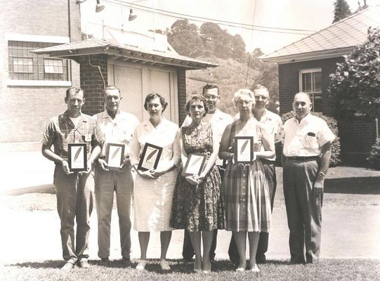 COMMUNITYCHESTDRIVE1962001.jpg
THESE PEOPLE ARE REPRESENTING THE OLIN DEPARTMENTS THAT GAVE 100% IN THE 1962 COMMUNITY CHEST DRIVE.
 
THEY ARE, FROM LEFT, CHUB ARNOLD, JOHN HENRY SHORTT, VIVIAN COOPER, HAZEL WADDELL, ROY PULLIG, HAZEL FRYE, 
SYLVESTER CRABTREE, AND ALBERT WORLEY.
 
SALTVILLE PROGRESS PHOTO.  Courtesy of Don Smith [email]dsmith1043@comcast.net[/email]
