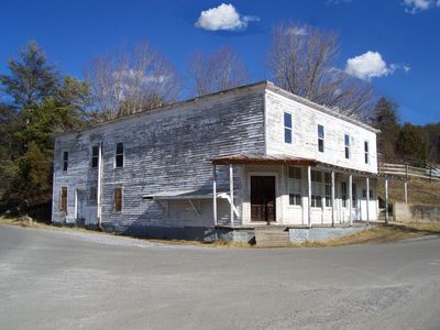 Comers Rock - Carl Williams Store
Carl Williams' Store,Blue Springs Road.  Photo by David Arnold
