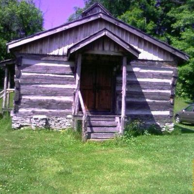 Dickinsonville - Glade Hollow Primitive Baptist Church
Photo 2006, courtesy of Blaine Owens.
