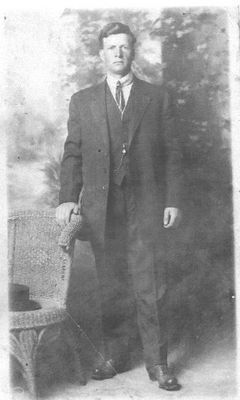 HackHamm.jpg
Harrison "Hack" Benjamin Hamm (1886-1961)
Son of Nelson and Easter Elizabeth Blevins Hamm.  Courtesy of Mary Ann Talbott [email]matalbott@seidata.com[/email]
