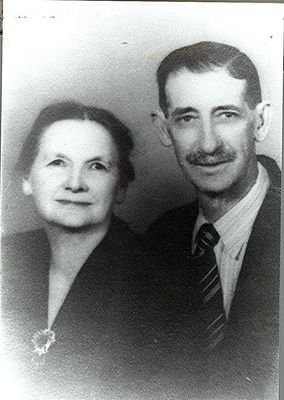 HendersonJohnRosa.jpg
 This is an enhanced picture of John & Rosa Henderson from Jack Hockett.  [email]tlas101@aol.com[/email]

