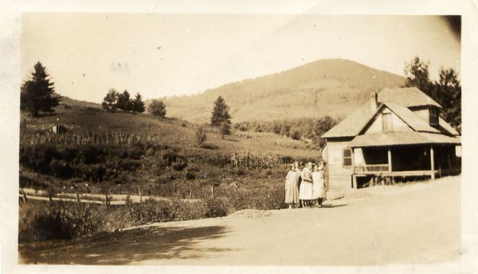 Howard_sKnob.jpg
This photo of Howard's Knob was taken by Lola Kilby in the 1920s.  Courtesy of Emily Kilby [email]erk44@verizon.net[/email]
