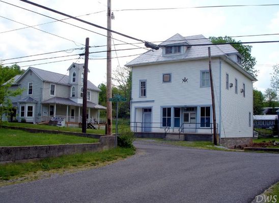 Ivanhoe - Masonic Lodge
This photo taken at the corner of Painter Hill and Riverside is by Don Smith [email]dsmith1043@comcast.net[/email] and was taken May 17, 2007.
