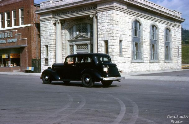 JUNE182006DRAGCAR1963461.jpg
JOE LEWIS OF PLASTERCO...CRUISING TOWN IN HIS '37 PACKARD ON A WARM LATE SUMMER DAY IN EARLY SEPTEMBER OF 1963.

Courtesy of Don Smith [email]dsmith1043@comcast.net[/email]

 
