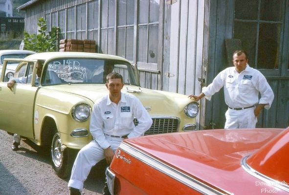 JUNE182006DRAGCAR1963469.jpg
BILL JOE NUNN RACING TEAM / SEPTEMBER 1963
FROM LEFT...FRONT...HOWARD MALOYED AND BILL JOE NUNN
FROM LEFT...IN CAR...BILL DEBORD AND KEN WOODARD  Courtesy of Don Smith [email]dsmith1043@comcast.net[/email]
