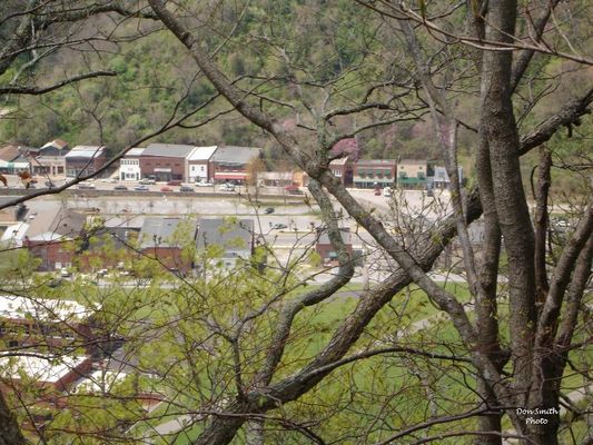 LOVER_SLEAPANDNEAROVERLOOKAPRIL152006051.jpg
This view of downtown Saltville was taken April 15, 2006 from Lover's Leap.  Photo by Don Smith [email]dsmith1043@comcast.net[/email]
