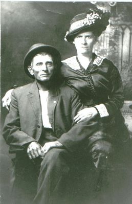 Milt&Alice.jpg
Milton Crosswhite (s/o Golden Crosswhite, Davidson Battery, CSA & Elizabeth Hockett) & wife, Alice Farris.  Courtesy of Jack Hockett [email]HocketT@wyeth.com[/email]


