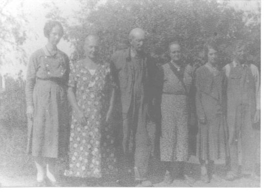 NHammandchildren1934.jpg
left to right: Nettie Hamm Tedder, Canzada Ham Miller, Nelson Hamm, Cordelia "Deel" Ham Farmer Clark, Minnie Ham Carpenter, Harrison B."Hack" Hamm.   Courtesy of Mary Ann Talbott [email]matalbott@seidata.com[/email]

