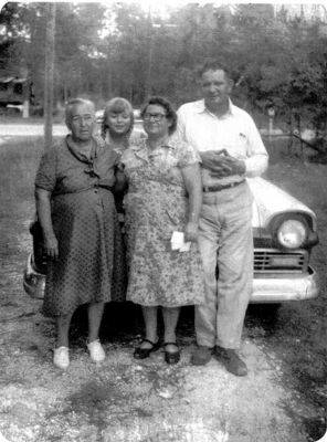 Perkins Family Group
Here are a group of unknown Perkins relatives at VA.  Hope someone can tell me who they are.  Courtesy of Cathy Bell [email]cjbell47@goldenwest.net[/email]

