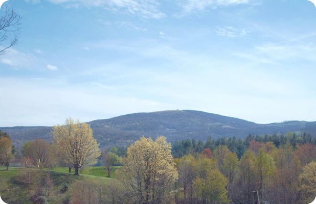 Picture 105.jpg
This is a view of Pond Mountain where North Carolina, Virginia and Tennessee meet.  Photo April 30, 2006 by Jeff Weaver.
