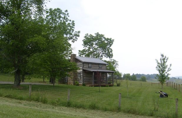 Baywood - Log Cabin
Photo May 3-, 2007 by Jeff Weaver.
