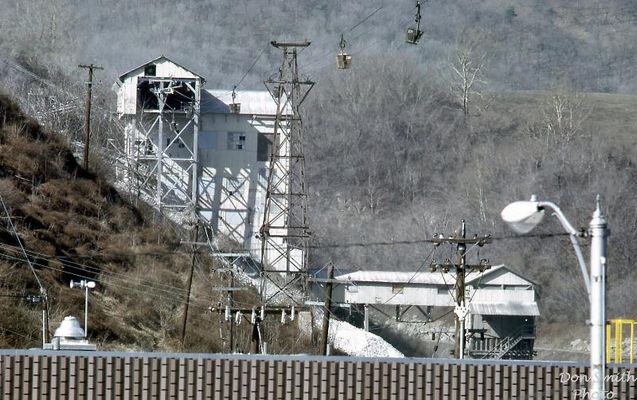 SEPT6BEN888.jpg
PICTURE WAS TAKEN ON THE TRACK FIELD BEHIND THE HIGH SCHOOL IN FEBRUARY OF 1968... NOT LONG BEFORE THE BUCKET LINE WAS CLOSED AND THE LIMESTONE HAULED FROM THE QUARRY IN BIG GREEN TRUCKS.  Courtesy of Don Smith [email]dsmith1043@comcast.net[/email]

