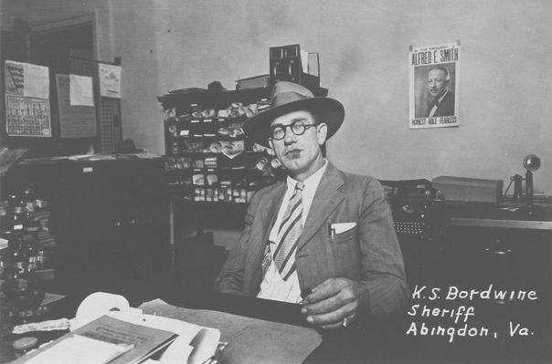 SHERIFFK.S.BORDWINE001.jpg
THE FELLOW. SURE LOOKS LIKE HE WAS THE WASHINGTON CO. SHERIFF AT ONE TIME. THAT WALL POSTER IS FROM THE 20'S. THAT'S THE ALF SMITH WHO RAN FOR PRESIDENT AGAINST HOOVER IN 1928. 
 
Courtesy of Don Smith [email]dsmith1043@comcast.net[/email]

