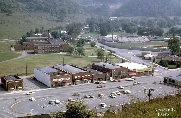 TOWNDUDESTORE192.jpg
This photo was taken September 7, 1969 by Don Smith.  [email]dsmith1043@comcast.net[/email]
