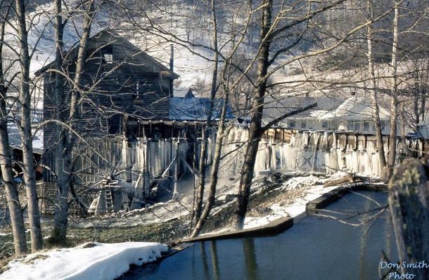 WHITESMILL413.jpg
A Frozen over White's Mill, photo taken February 1971 by Don Smith [email]dsmith1043@comcast.net[/email]
