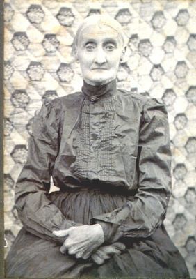 Weaver,MaryM2.jpg
This is Isaac's wife, Mary M. Humphrey Weaver.  We haven't been able to find much on her but the info we do have indicates she was born about 1821 and died about 1911.  Courtesy of Debi Coe [email]repunzul@tampabay.rr.com[/email]

