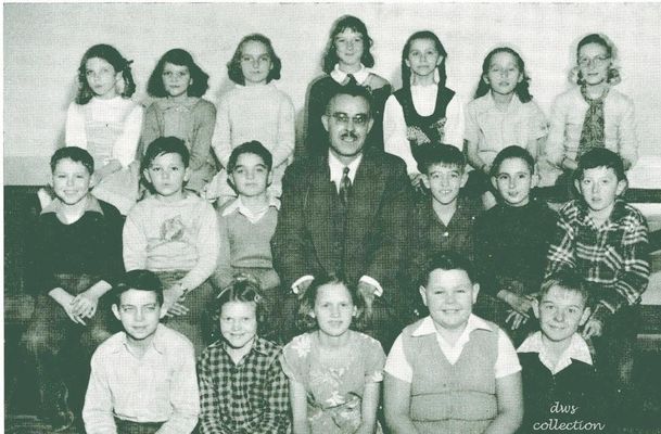 band1949.jpg
LUROY KRUMWIEDE'S FEARLESS FOURTH GRADE TONETTE BAND / SALTVILLE, VA. / 1949

BOTTOM ROW L-R - BILLY JOE HARRIS, DORIS YONTZ, PATSY ARNOLD, RANDOLPH SNEAD, DAVID ARNOLD
 
 MIDDLE ROW - DAVID BRADT, DAVID FARRIS, MELVIN HIGHTOWER, LUROY KRUMWIEDE (OUR DIRECTOR...GO SHAKERS), TROY RECTOR, GENE CAMPBELL, MYRL DUNHAM
 
TOP ROW - SIDRA COE, JOY SLATE, BEVERLY TUCKER, EVA FRYE, PATSY VERNON, BILLIE WILLIAMS, DORIS AUSTIN.

Couresy of Don Smih [email]dsmih1043@comcast.net[/email]
 
