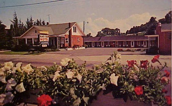 blackbearmotel.jpg
This view is probably from the 1950s.
