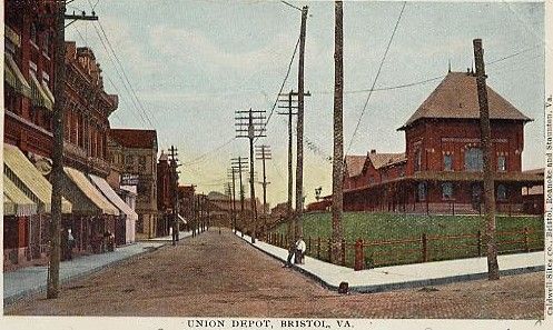 bristolrrsta1906.jpg
This postcard of the train depot in Bristol was made in 1906.
