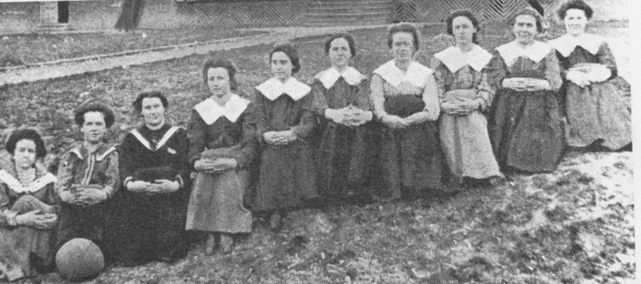 bumbleebess1900~1.jpg
This is the 1900 Basketball team - the Bumblee Bees.
