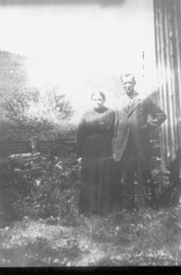 caldwellceliahash.jpg
They lived at Weaver's Ford, Ashe County, NC.  Celia was the daughter of John Hash and Sarah Hash.  Courtesy of Lee Hash [email]leehash@aol.com[/email]
