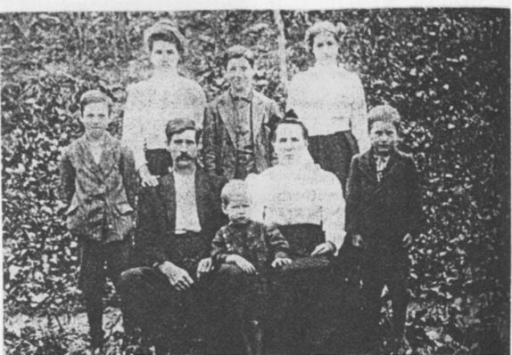 carterwiley.jpg
Wiley Carter and his family.  They lived on Helton Creek, and he was a Primitive Baptist minister.
