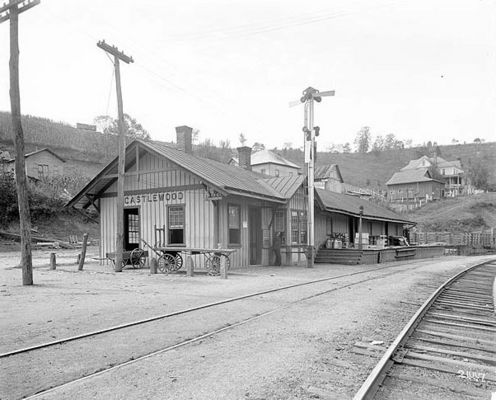 Castlewood - Train Depot
From a 1940s photograph.
