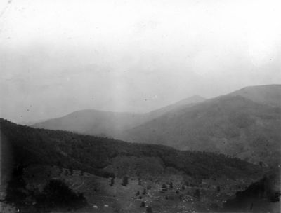 Tumbling Creek - Clinch Mountain
Clinch Mountains from gap south of Beartown Mountain. Distant sharp peak is Whiterock; high ridge at right is Redrock with dip slope of Clinch sandstone on left forming syncline with distant ridge. Abingdon quadrangle. Virginia. No date. From the US Geological Service

