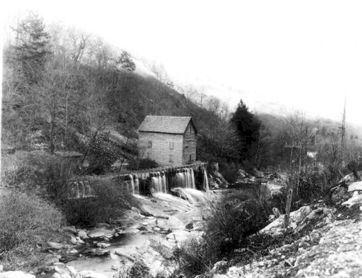 clitomill.jpg
This photo was taken in the early 20th century.
