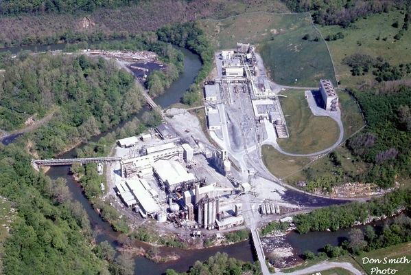 dryiceplant51973.jpg
SHORTLY AFTER SHUTDOWN / OLIN DRY ICE / LIME / HYDRAZINE FACILITIES / SALTVILLE, VA. / MAY 1973.  Courtesy of Don Smith[email]dsmih1043@comcast.net[/email]

 
