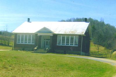 Comers Rock - Elk Creek Community Center
Formerly the Machine shop for the Elk Creek High School, photo by Jeff Weaver March 21, 2008.
