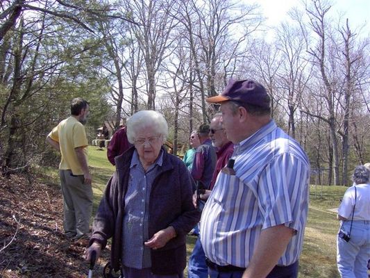 ffWeaver,GingerBallardRichBallard,ShirleyKurtzbackground.JPG
Left to right, Jeff Weaver (background in yellow shirt), Pauline Davis talking with Rick Lindamood.  April 7, 2006, photo by Carol Lindamood.
