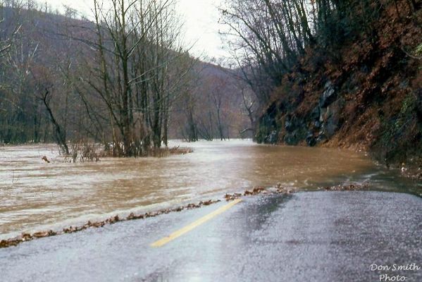 McCready - Flood of 1977
FLOOD  /  VA. HWY 91  /  McCREADY AREA  /  SALTVILLE, VA.  /  DECEMBER 1972.  Courtesy of Don Smith [email]dsmith1043@comcast.net[/email]
