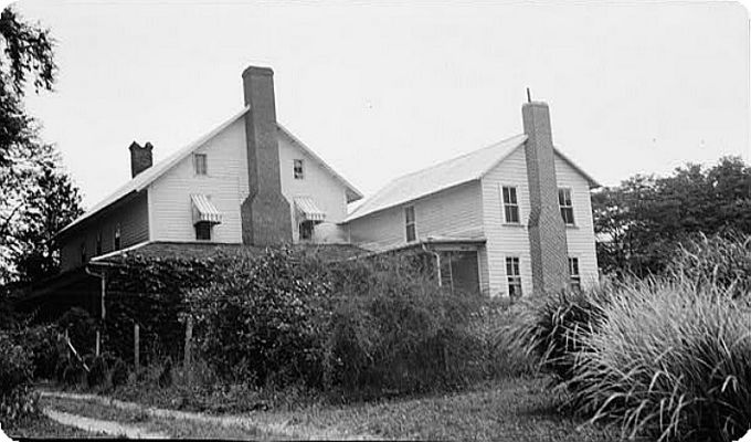 fortdefiance.jpg
Home of Revolutionary War  hero and later General William Lenoir.  This is from a 1937 photograph.
