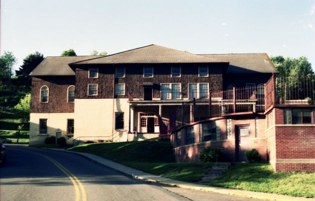 friesreccenter.jpg
Fries Recreation Center, previously known as John Thorpe YMCA and originally as Fries Lyceum".  Photo courtesy of David Arnold [email]david.arnold@adelphia.net[/email].
