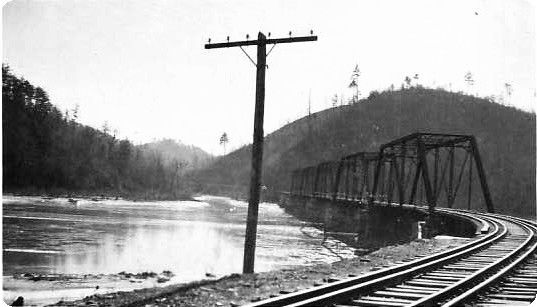 friesrrbridge1922.jpg
This is a January 1922 photo showing the Norfolk and Western Railroad Bridge over New River near Fries.
