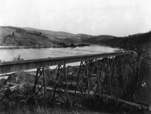 galaxtrestle.jpg
This is from a 1920s photo.
