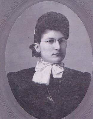 gayPorter2.jpg
Gay King Porter (born 1878, died 1965), daughter of Harvey W. King and Amanda Copenhaver.  Courtesy of Amy Bazar [email]abazar2151@charter.net[/email]


